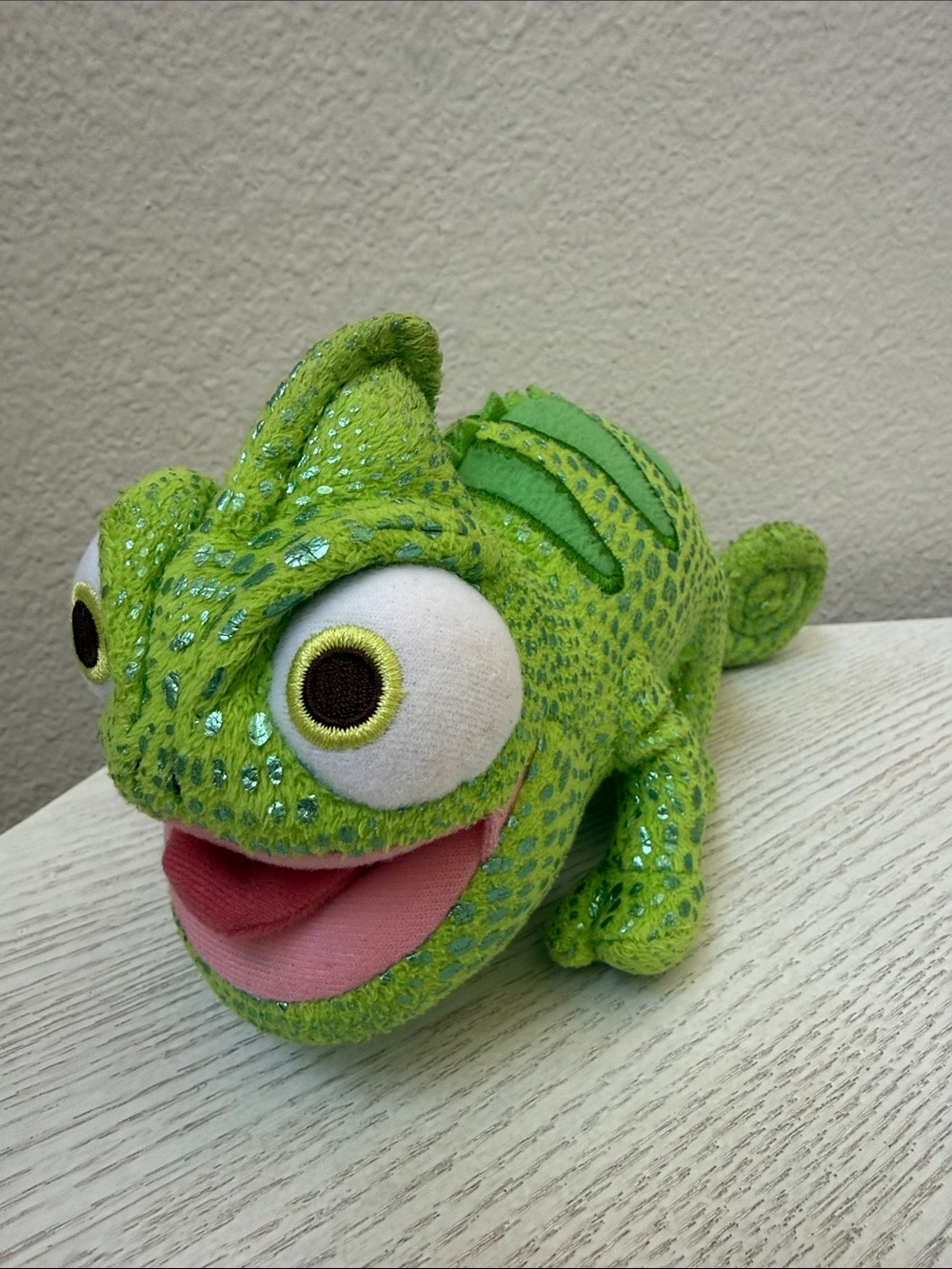Disney Tangled Pascal the Chameleon 9 Inch Plush - Perfect for Rapunzel Cosplay